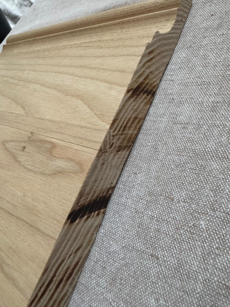 Плинтус массив Ясень бриз без покрытия со вставкой 200х20 мм